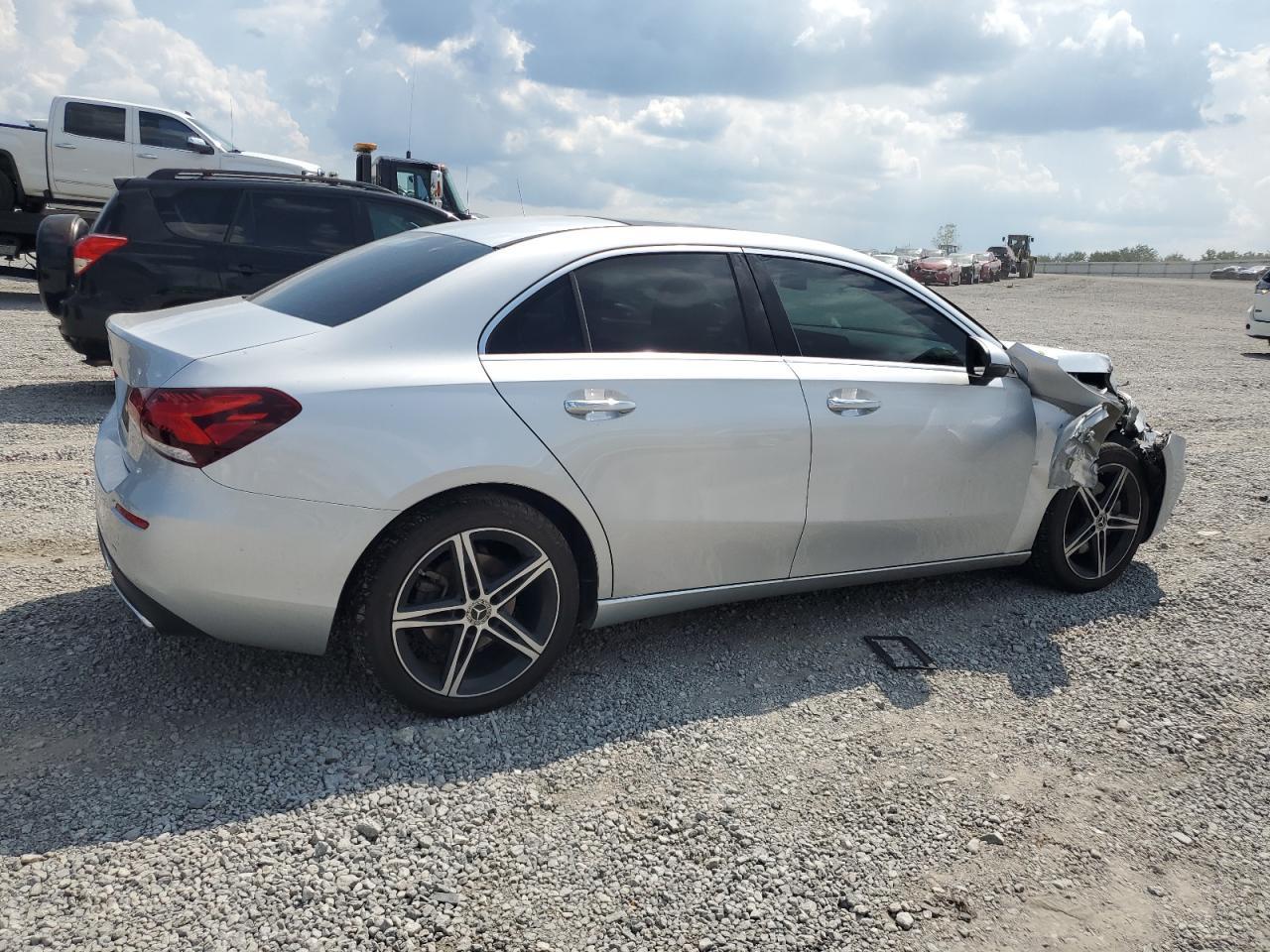 2022 Mercedes-Benz A 220 - Фото 3