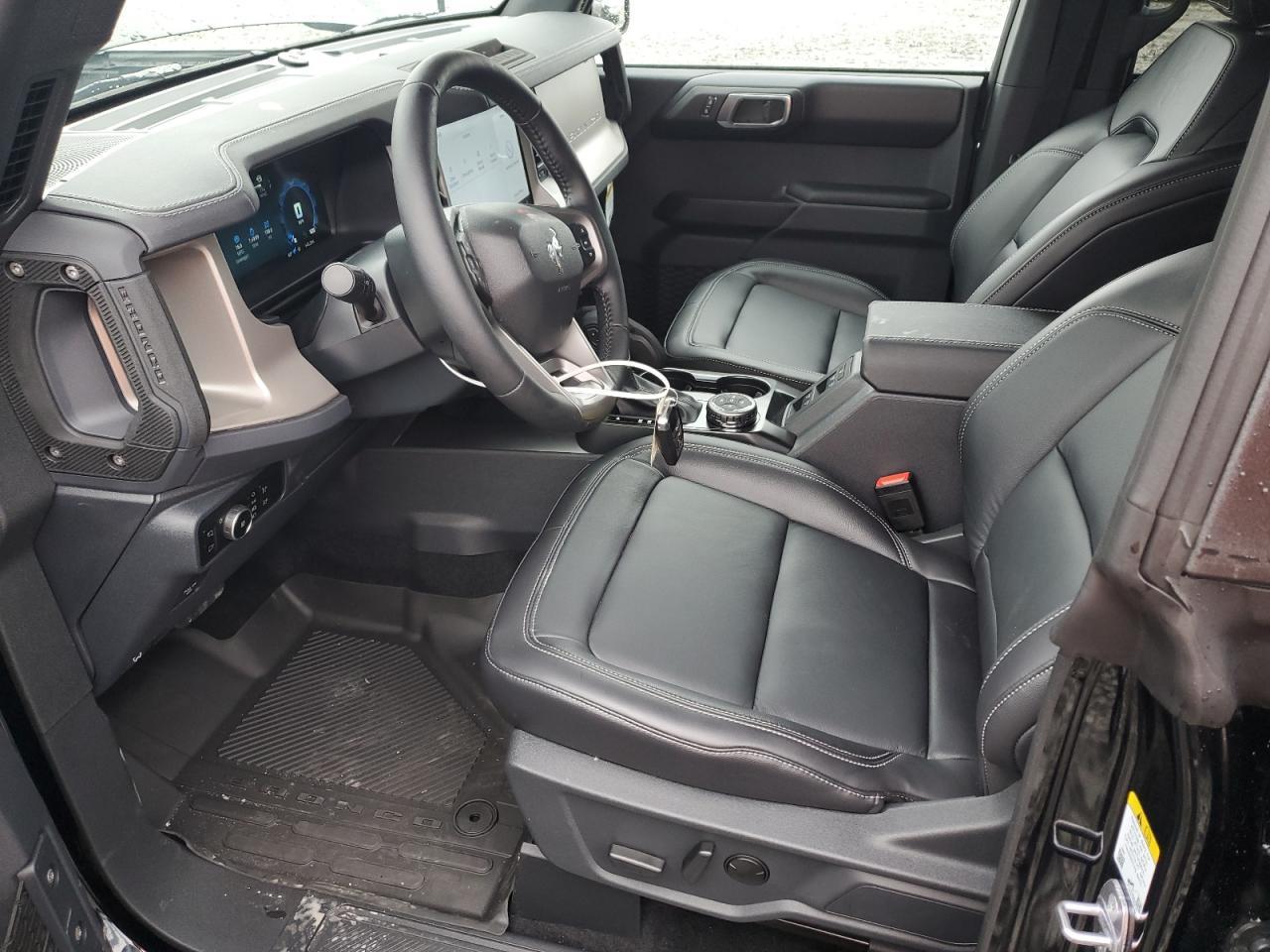 2025 Ford Bronco Outer Banks - Image 7