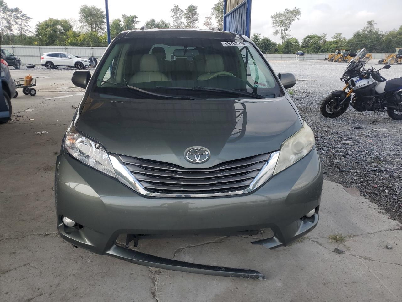 2011 Toyota Sienna Xle - Фото 5