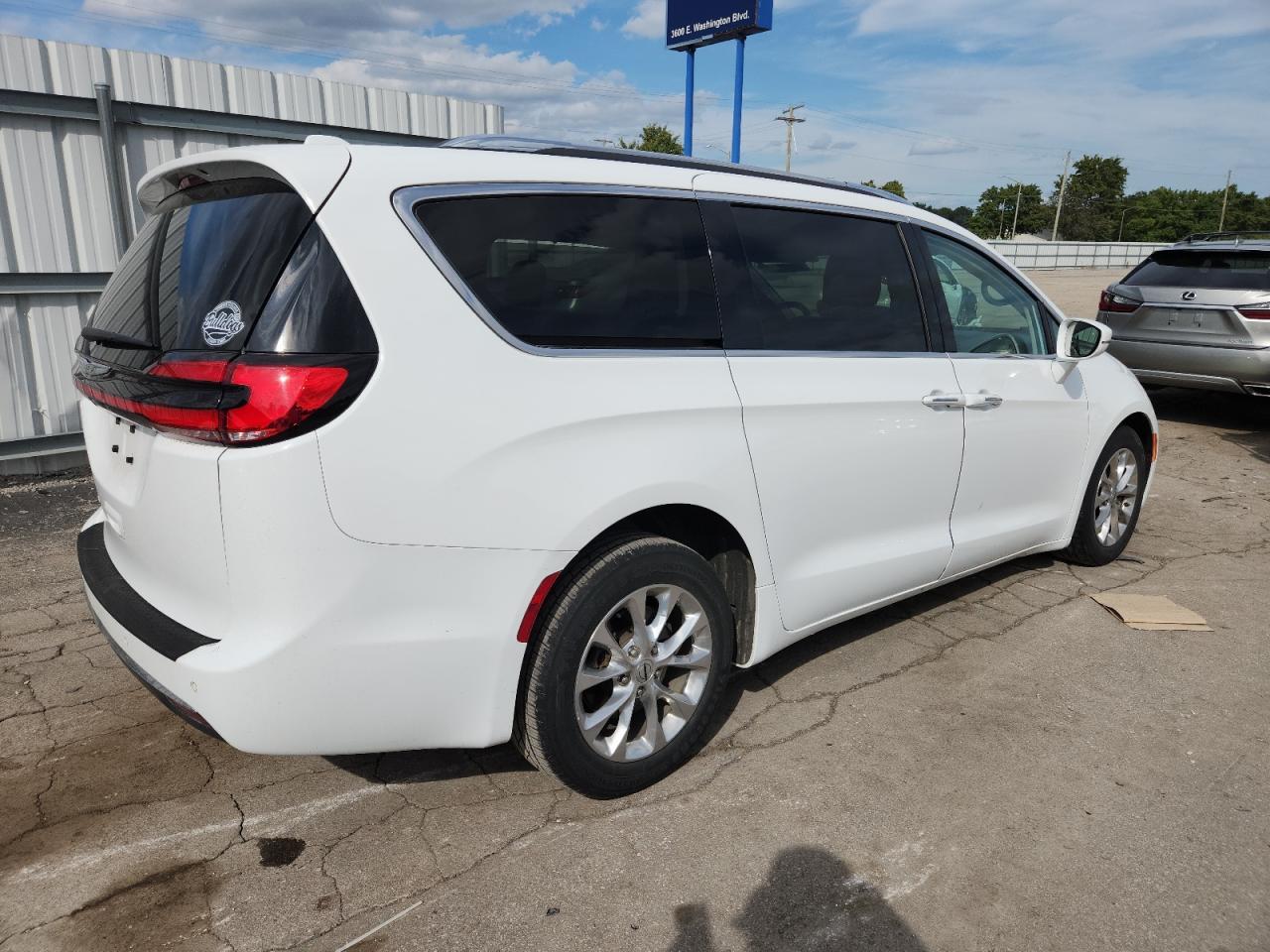 2021 Chrysler Pacifica Touring L - Image 3