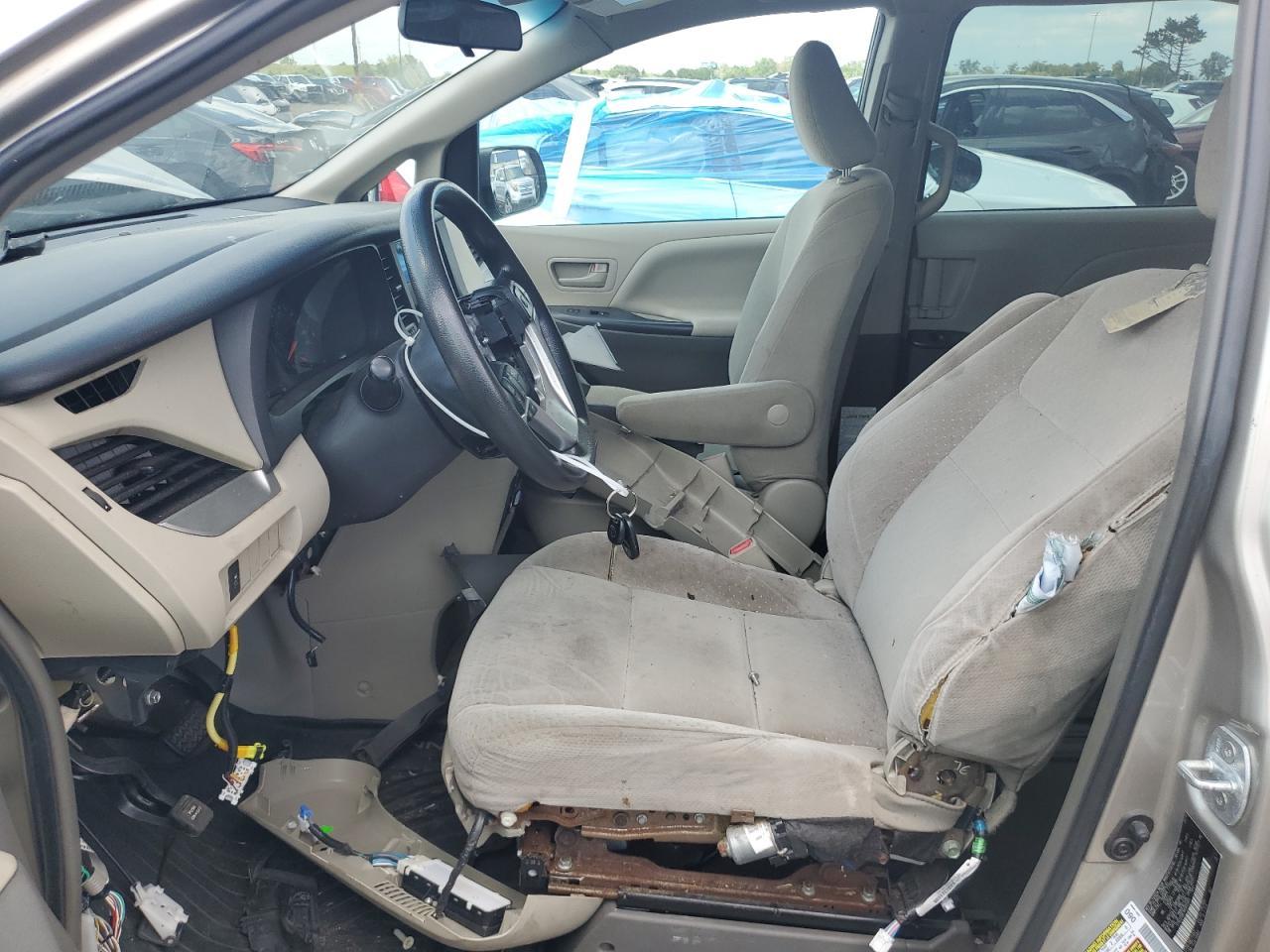 2017 Toyota Sienna - Фото 7