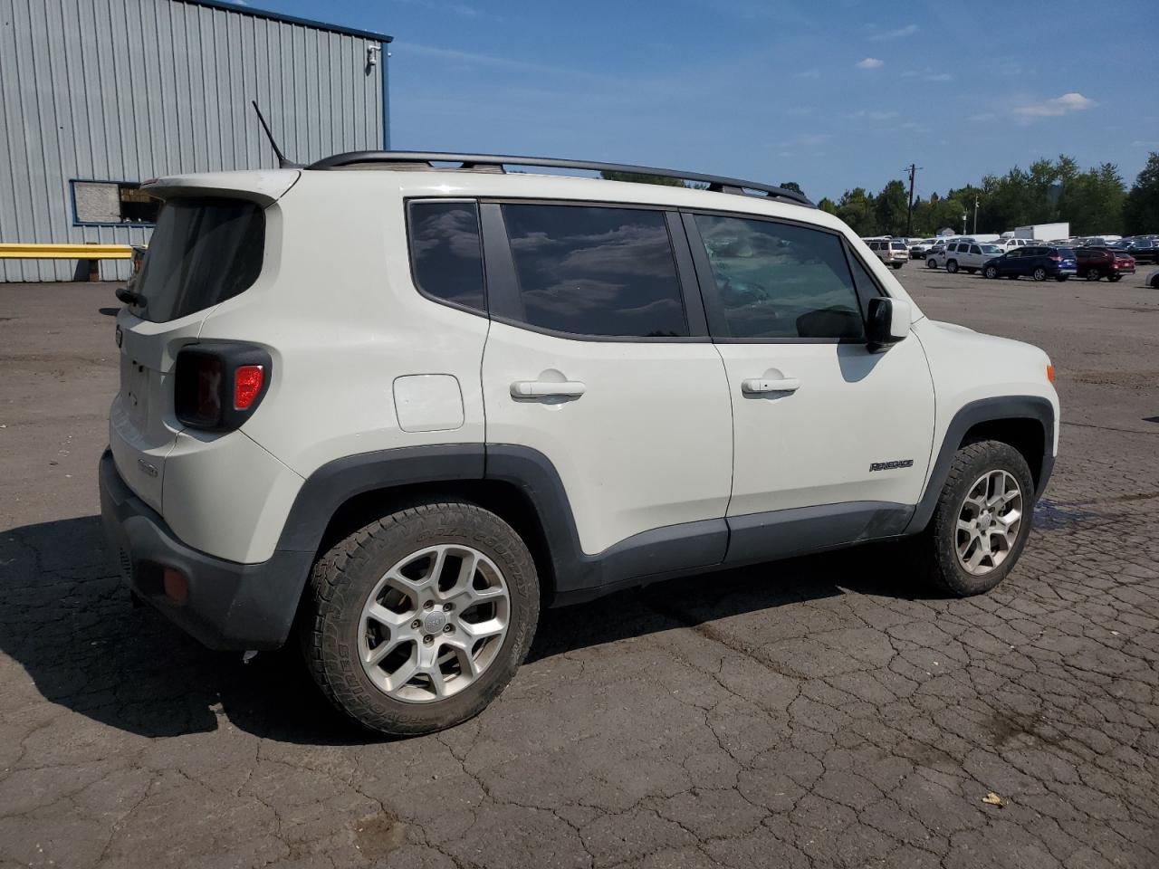 2015 Jeep Renegade Latitude - Image 3