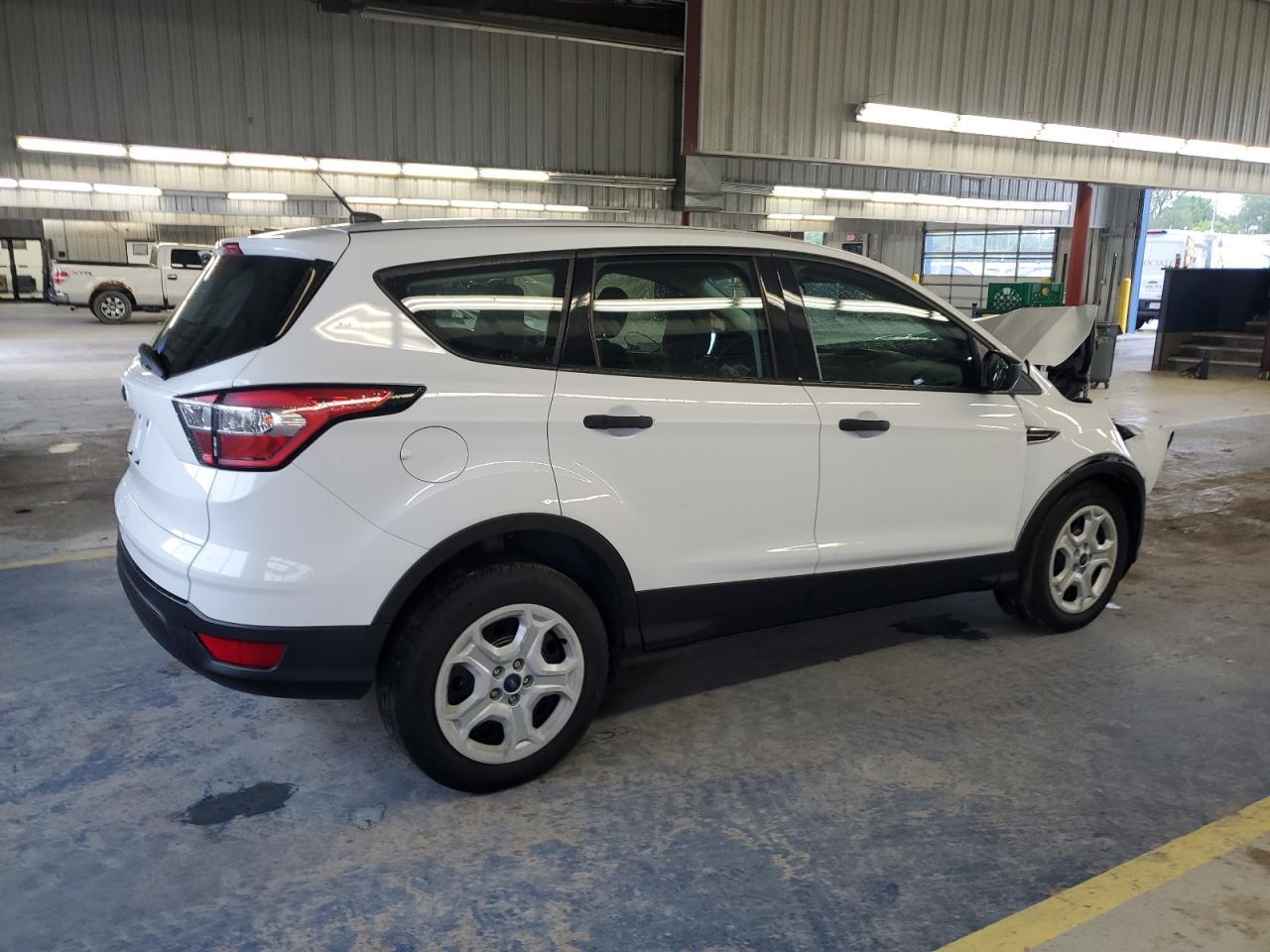 2018 Ford Escape S - Фото 3