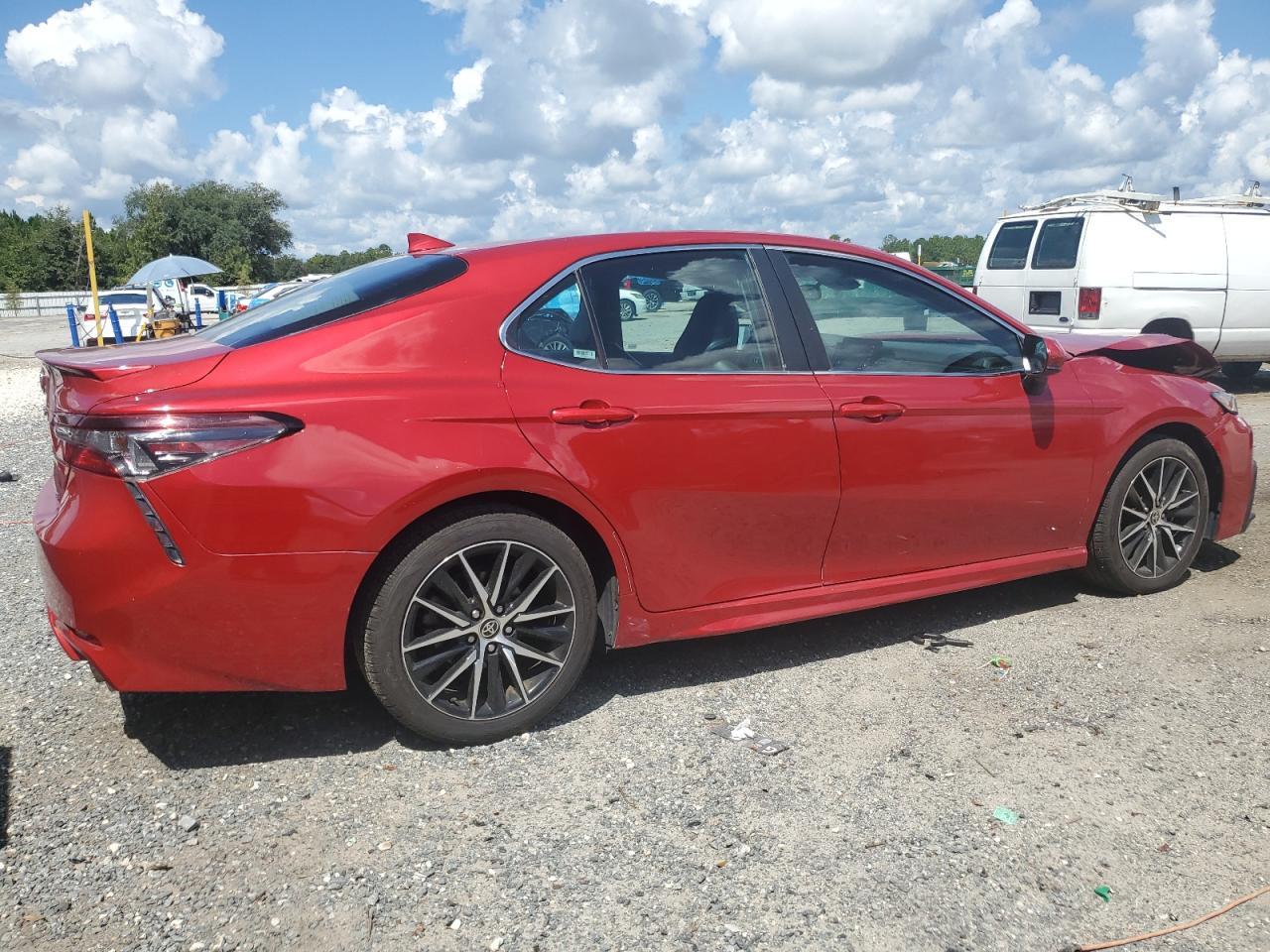 2021 Toyota Camry Se - Фото 3