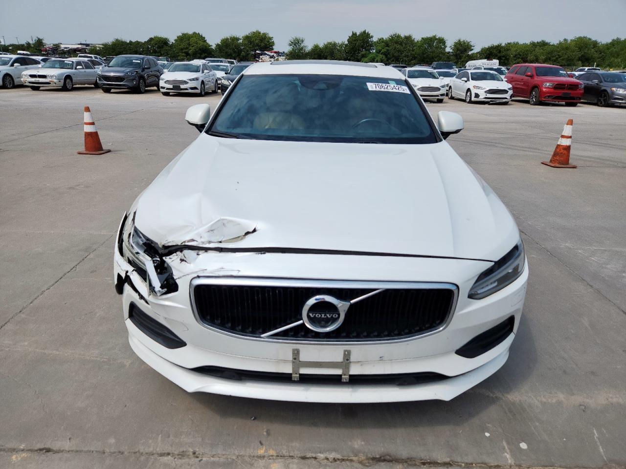 2017 Volvo S90 T6 Momentum - Фото 5