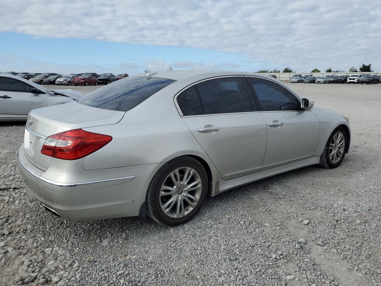2013 Hyundai Genesis 3.8L - Image 3