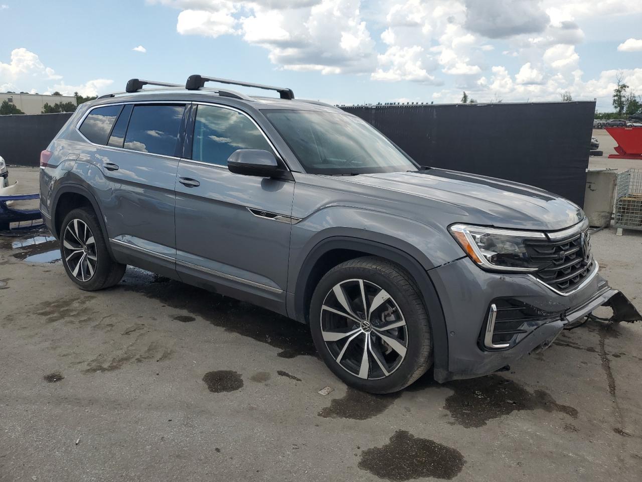 2024 Volkswagen Atlas Sel Premium R-Line - Image 4