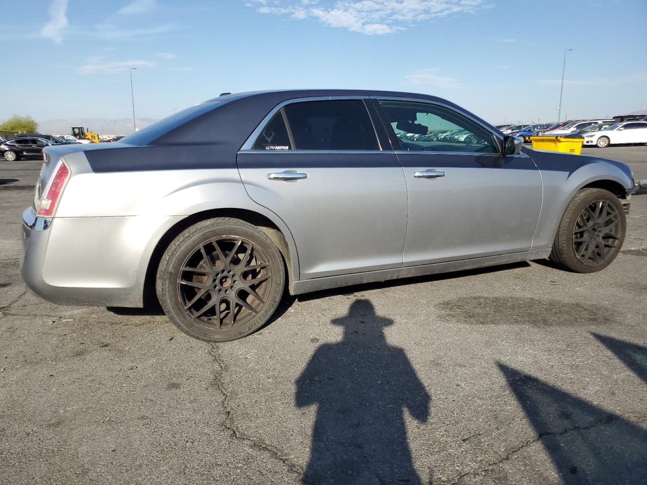 2013 Chrysler 300C - Фото 3