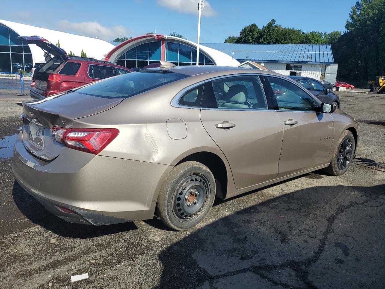 2022 Chevrolet Malibu Lt - Фото 3