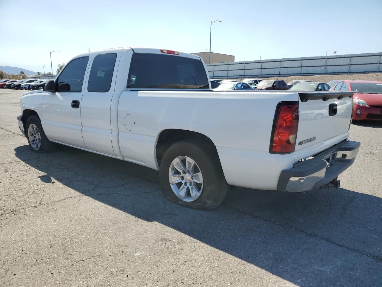 2005 Chevrolet Silverado C1500 - Фото 2
