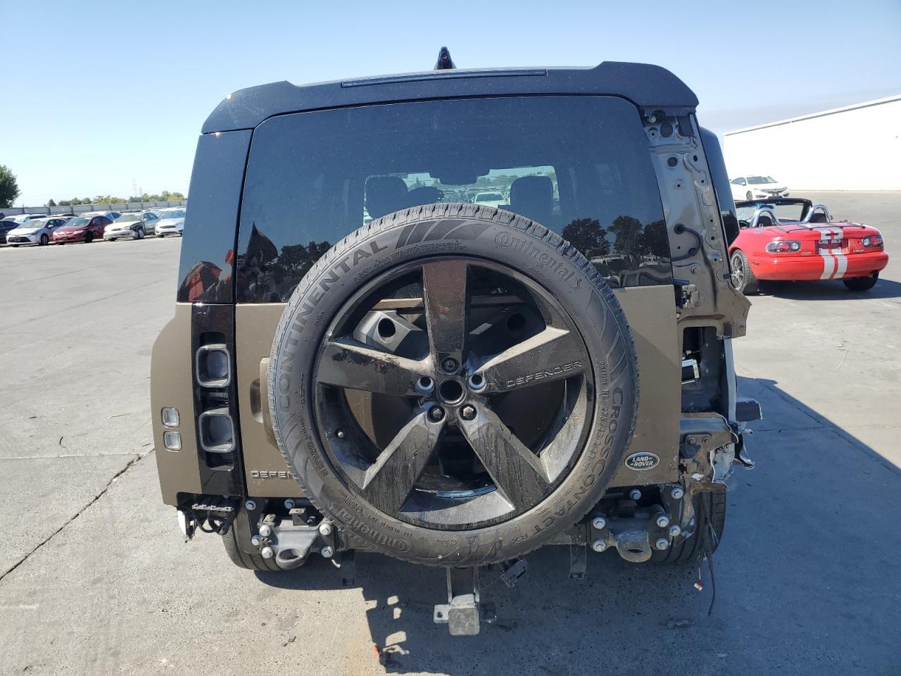 2023 Land Rover Defender 130 X - Фото 6