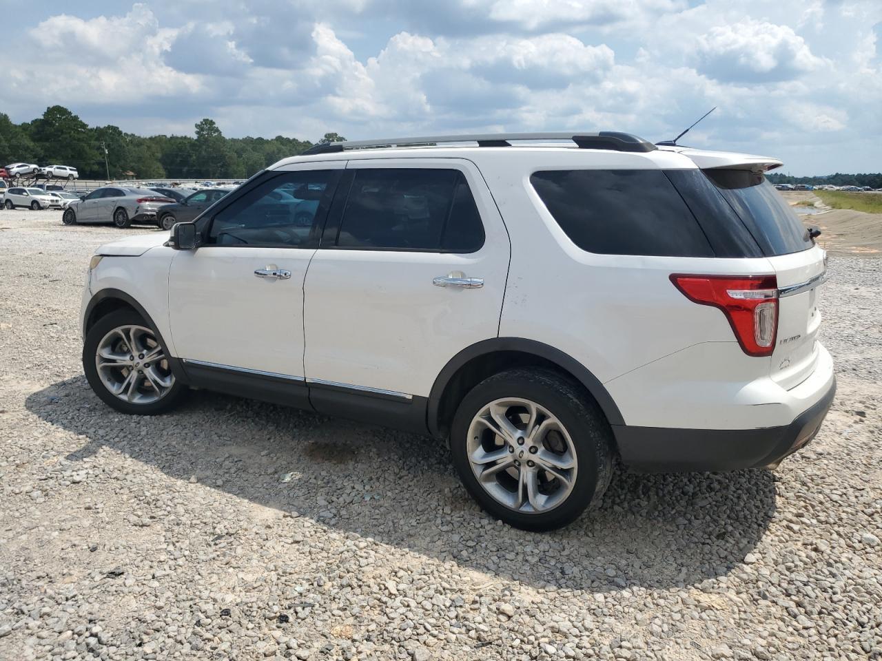 2015 Ford Explorer Limited - Image 2