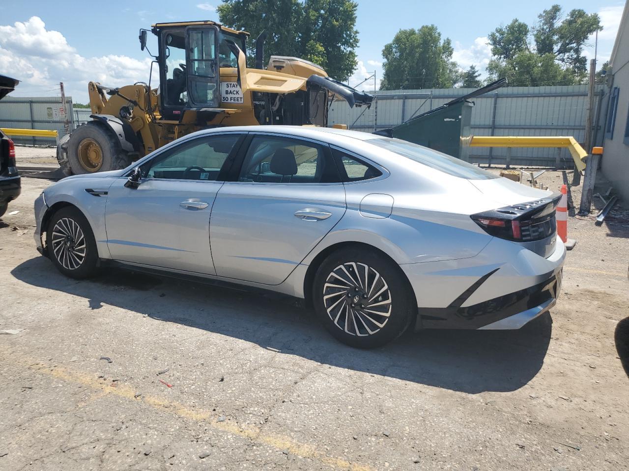 2024 Hyundai Sonata Hybrid - Image 2