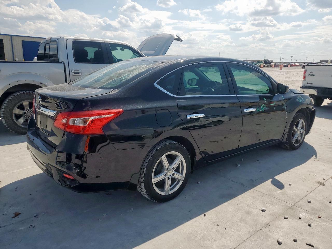 2017 Nissan Sentra S - Фото 3