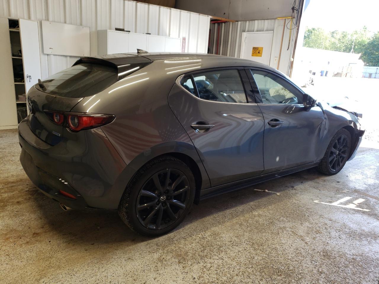 2022 Mazda 3 Premium - Фото 3