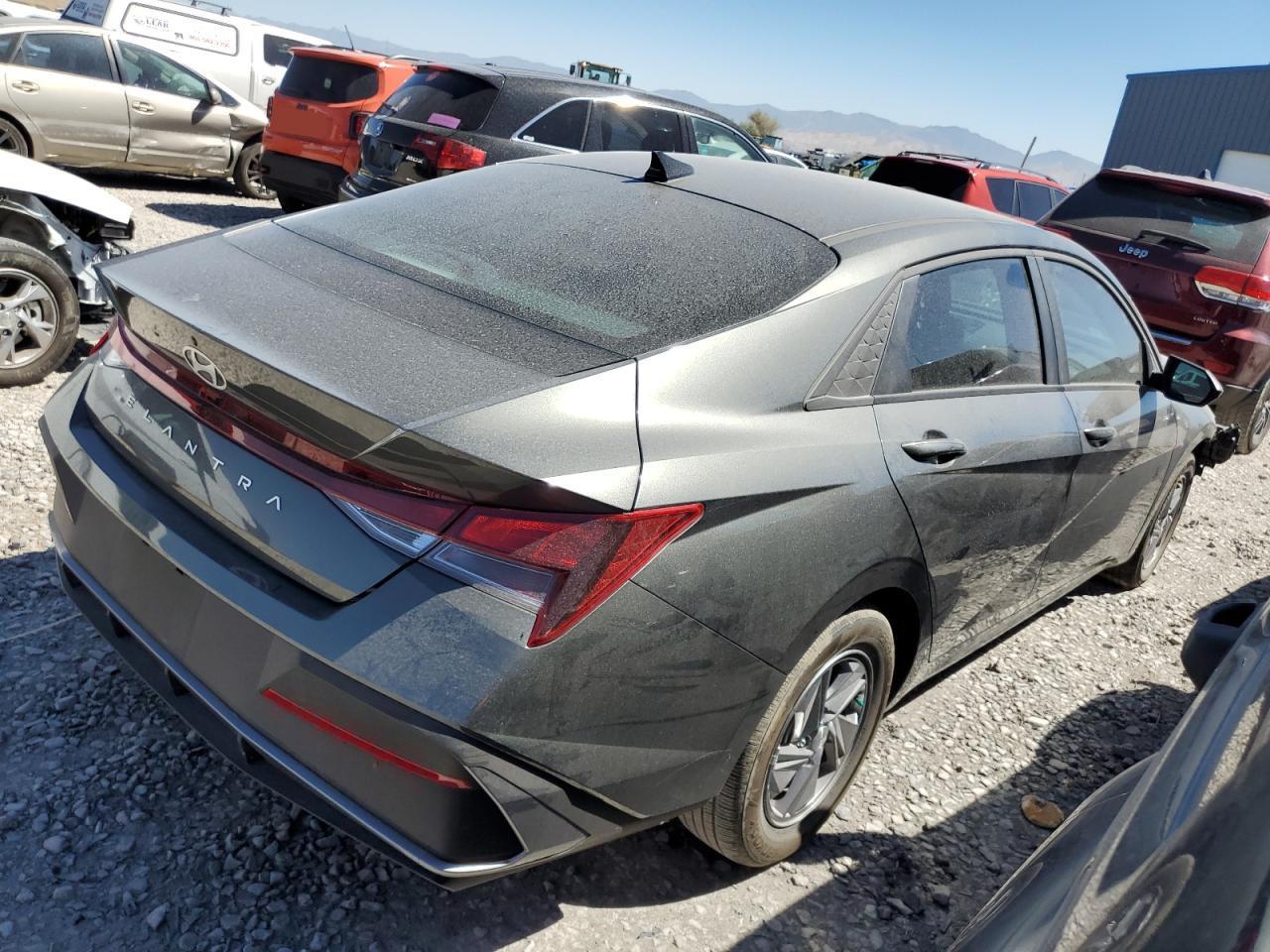 2024 Hyundai Elantra Se - Фото 3