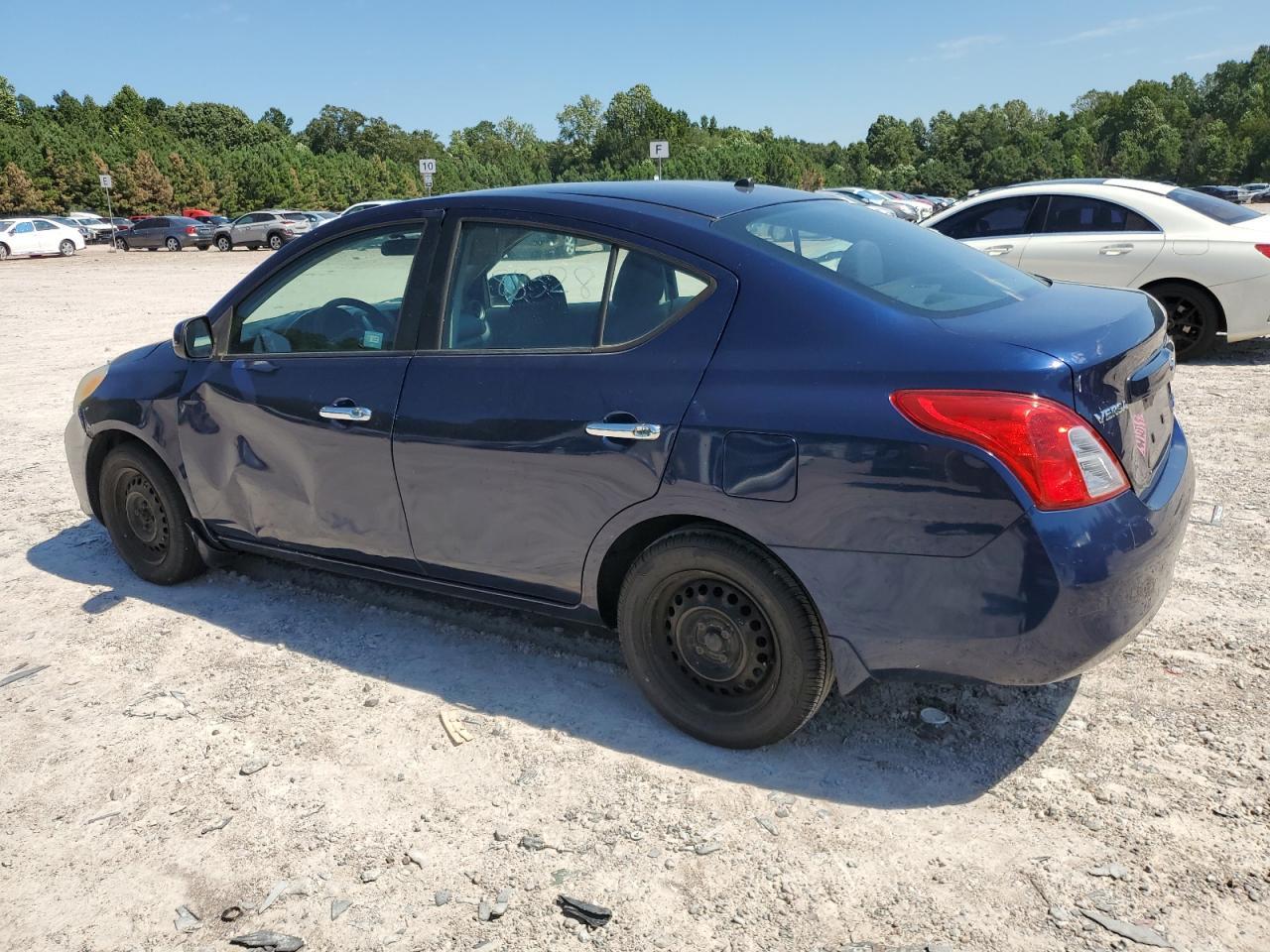 2012 Nissan Versa S - Фото 2