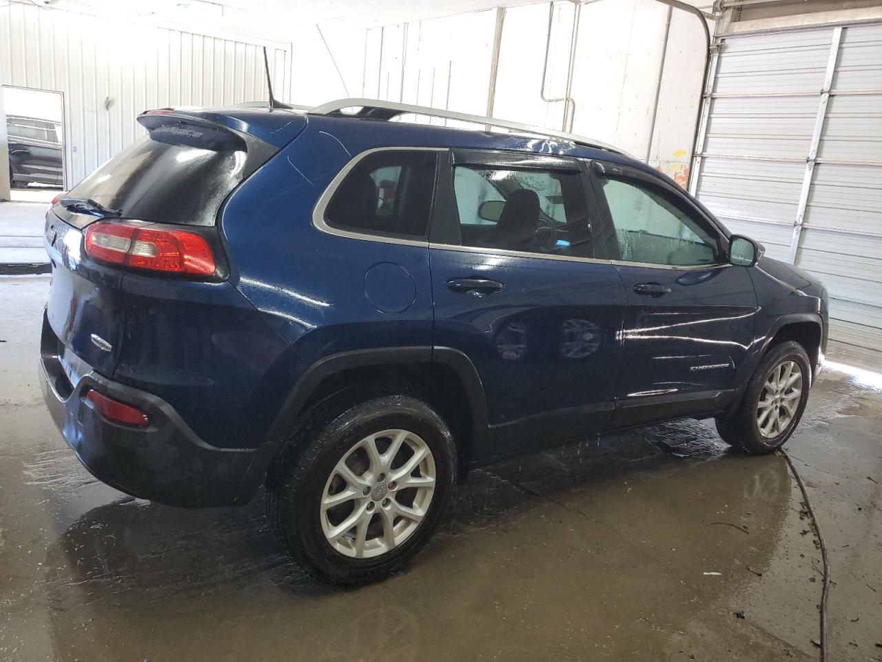 2018 Jeep Cherokee Latitude Plus - Image 3