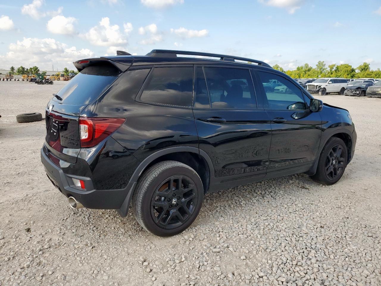 2024 Honda Passport Black Edition - Image 3