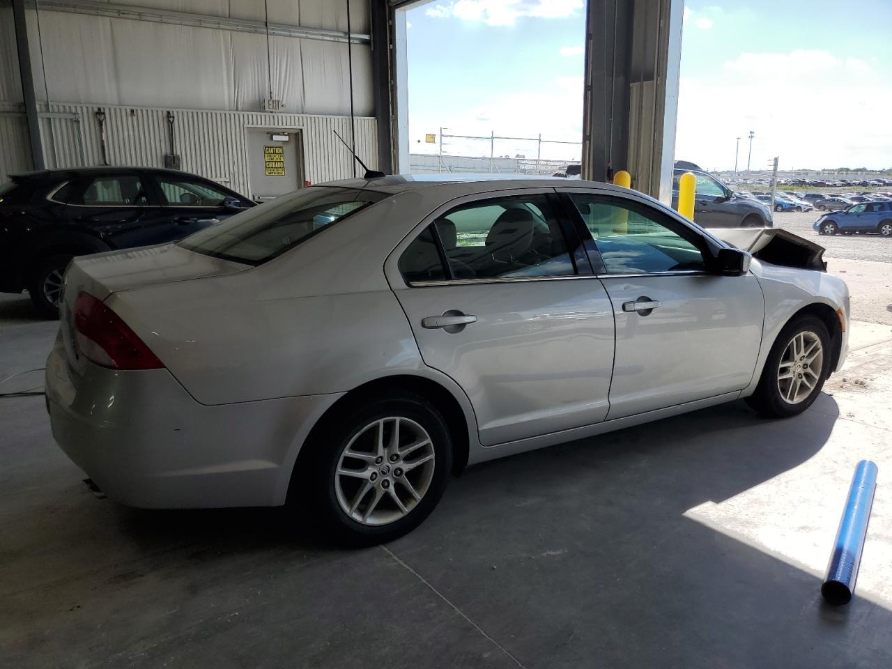 2010 Mercury Milan - Image 3