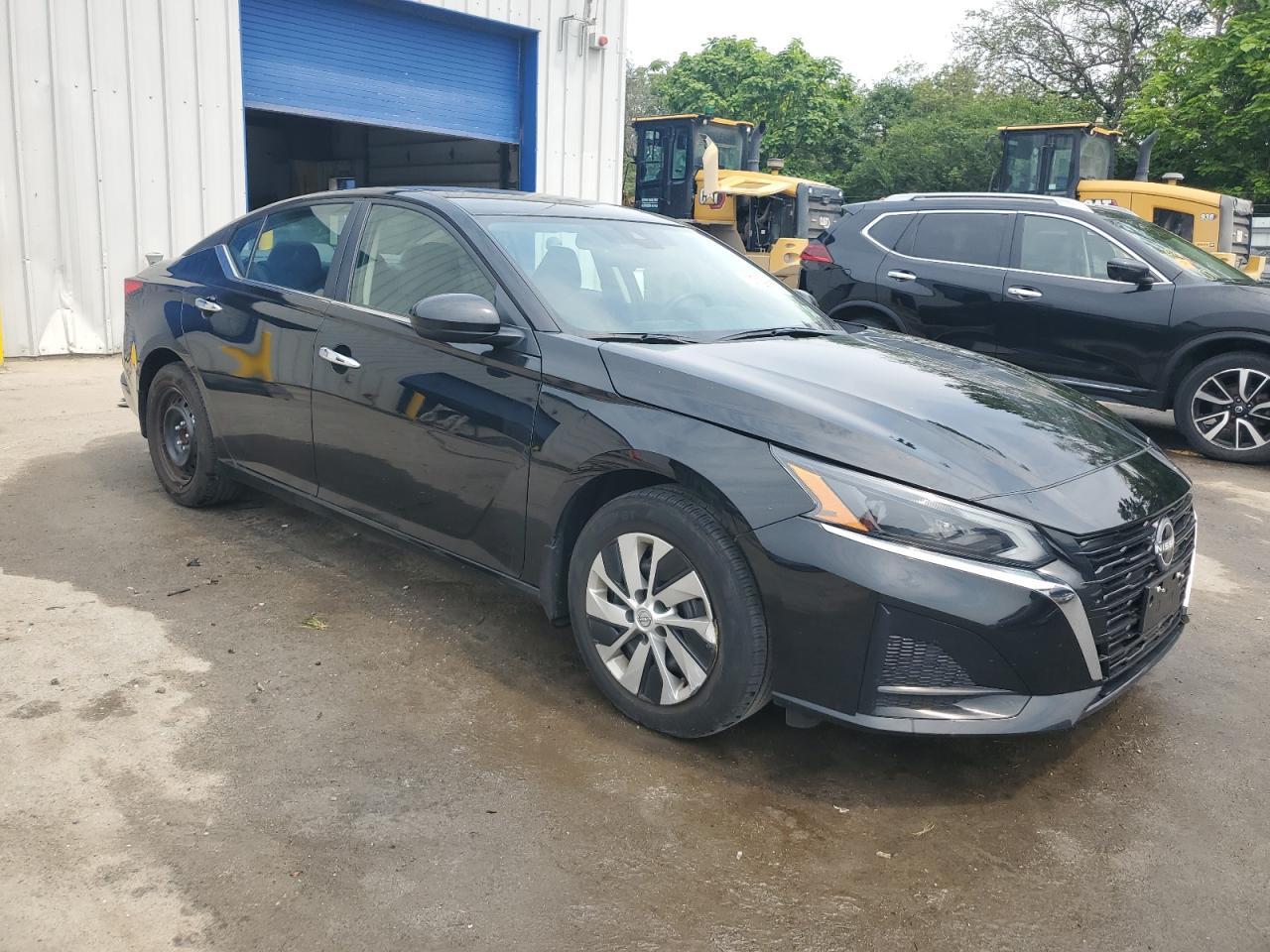 2023 Nissan Altima S - Image 4