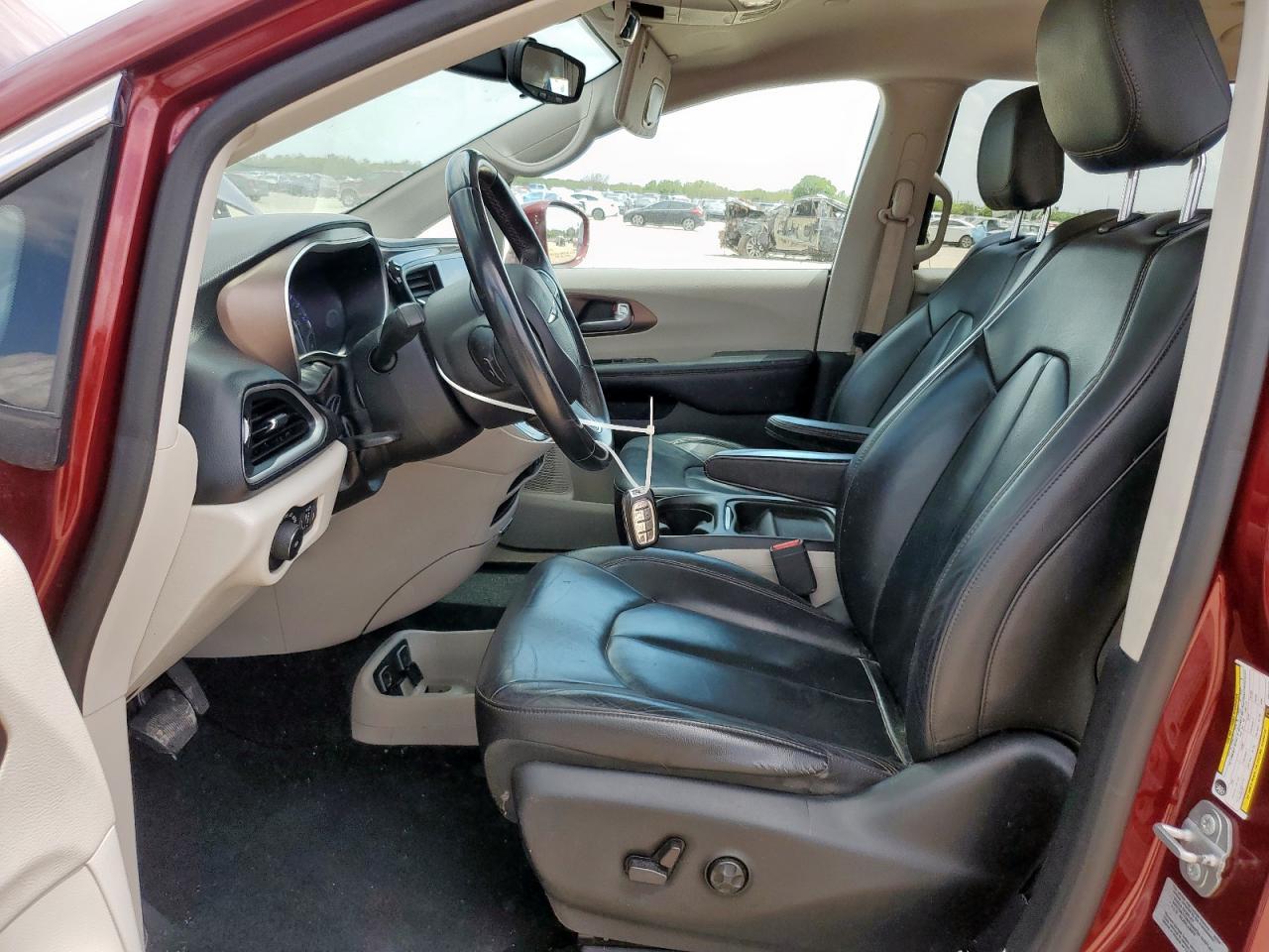 2017 Chrysler Pacifica Touring L - Фото 7