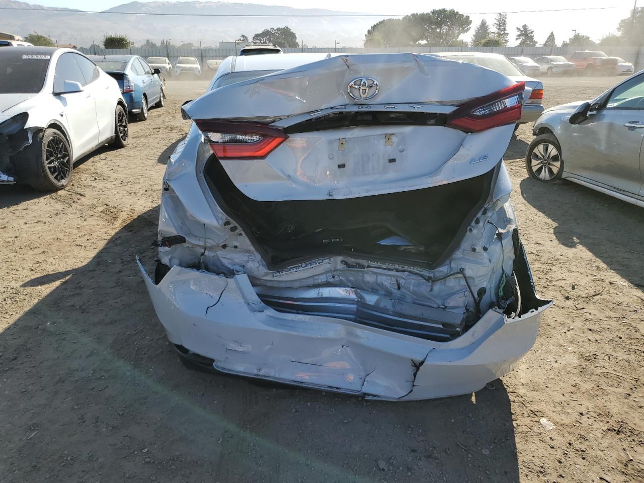 2022 Toyota Camry Le - Фото 6
