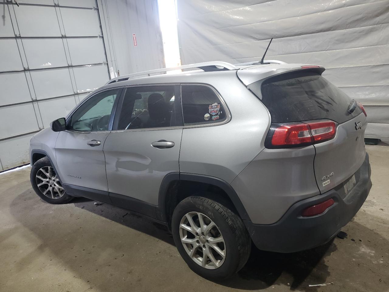 2015 Jeep Cherokee Latitude - Фото 2