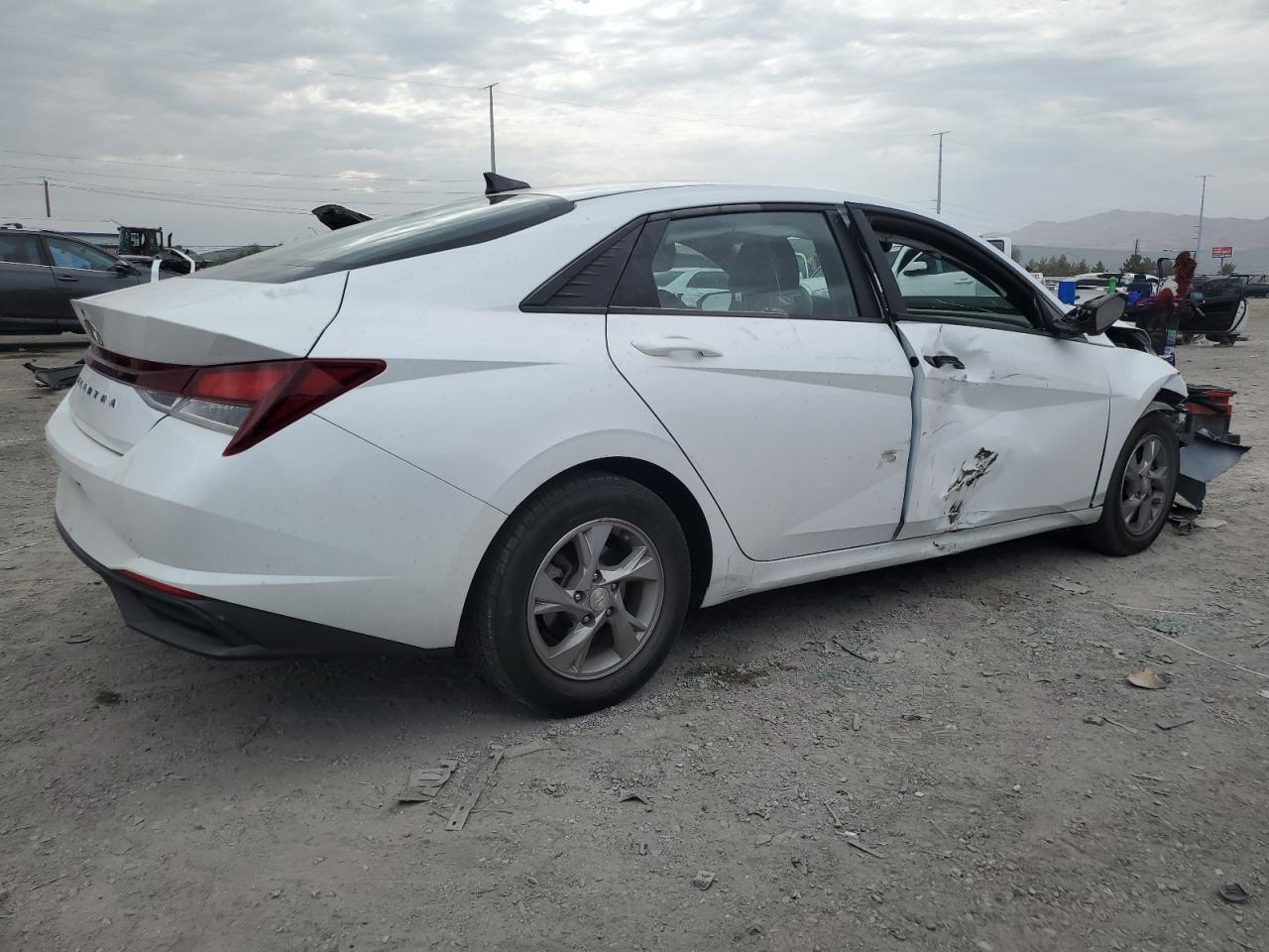 2021 Hyundai Elantra Se - Фото 3