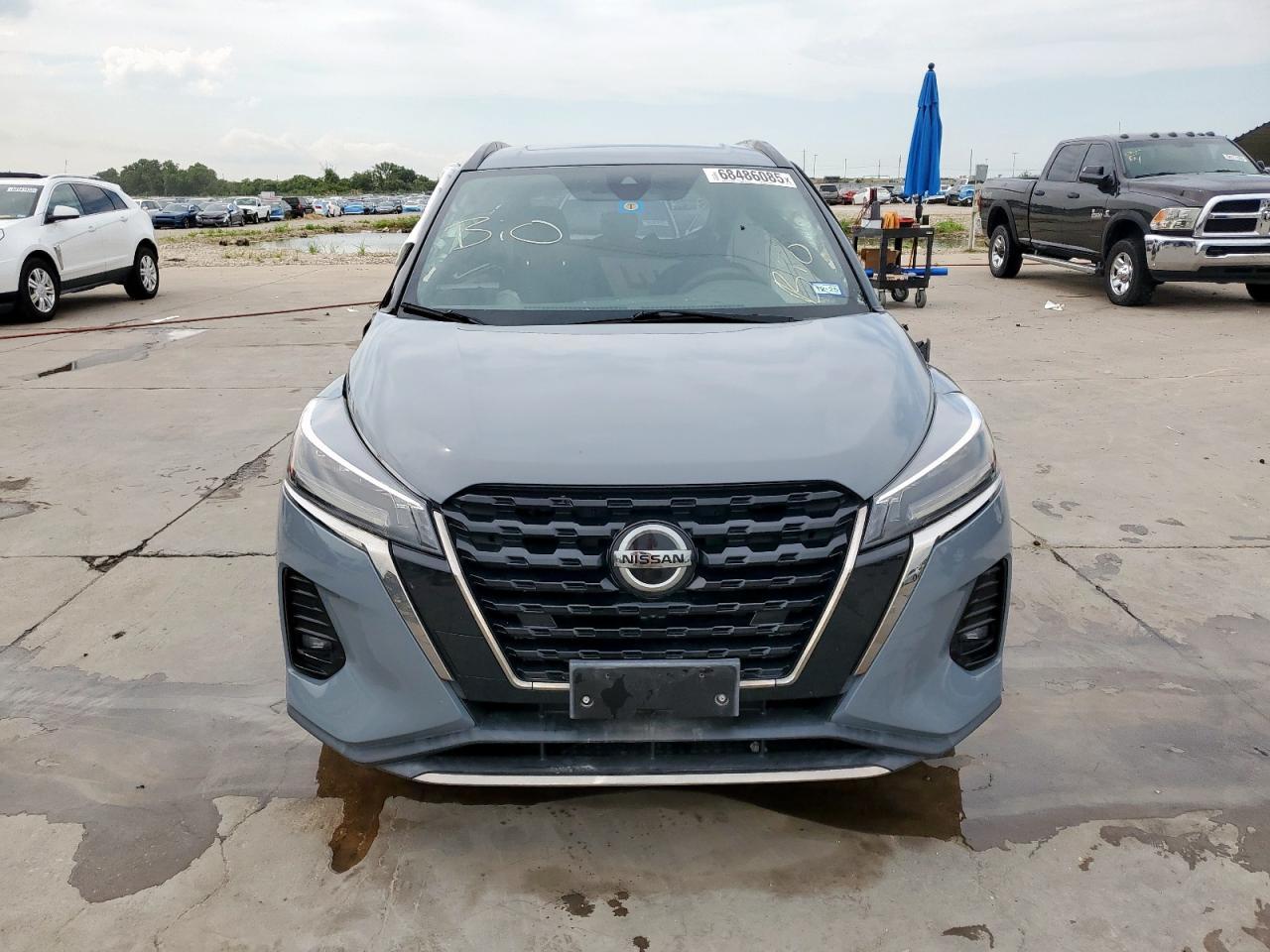 2021 Nissan Kicks Sr - Image 5