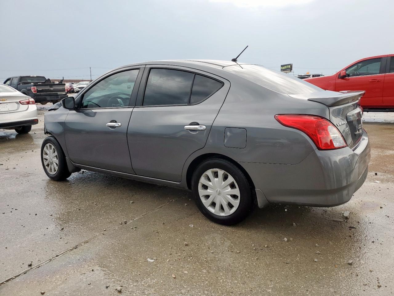 2018 Nissan Versa S - Фото 2