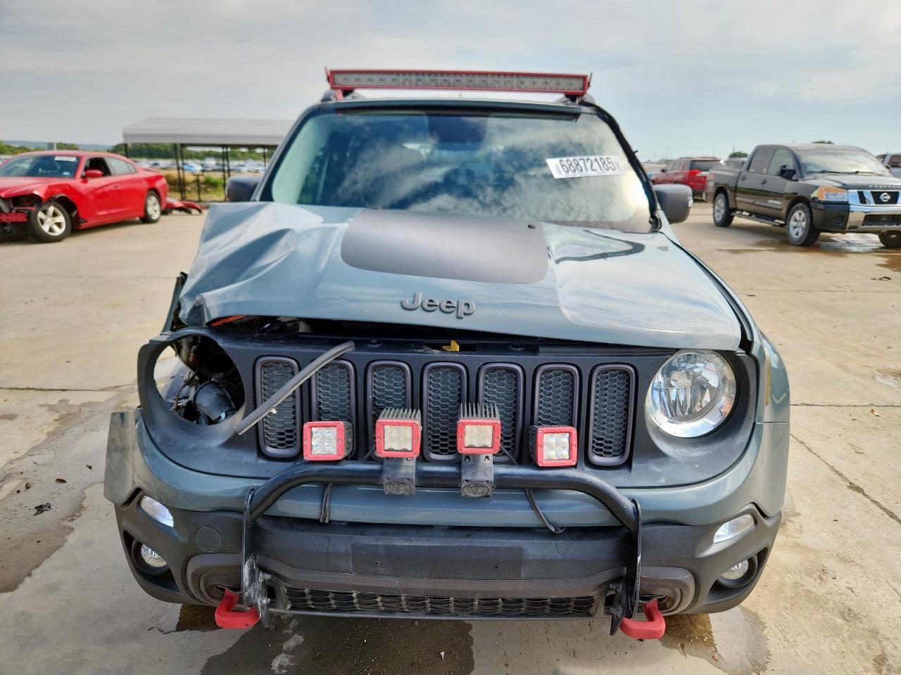 2015 Jeep Renegade Trailhawk - Image 5