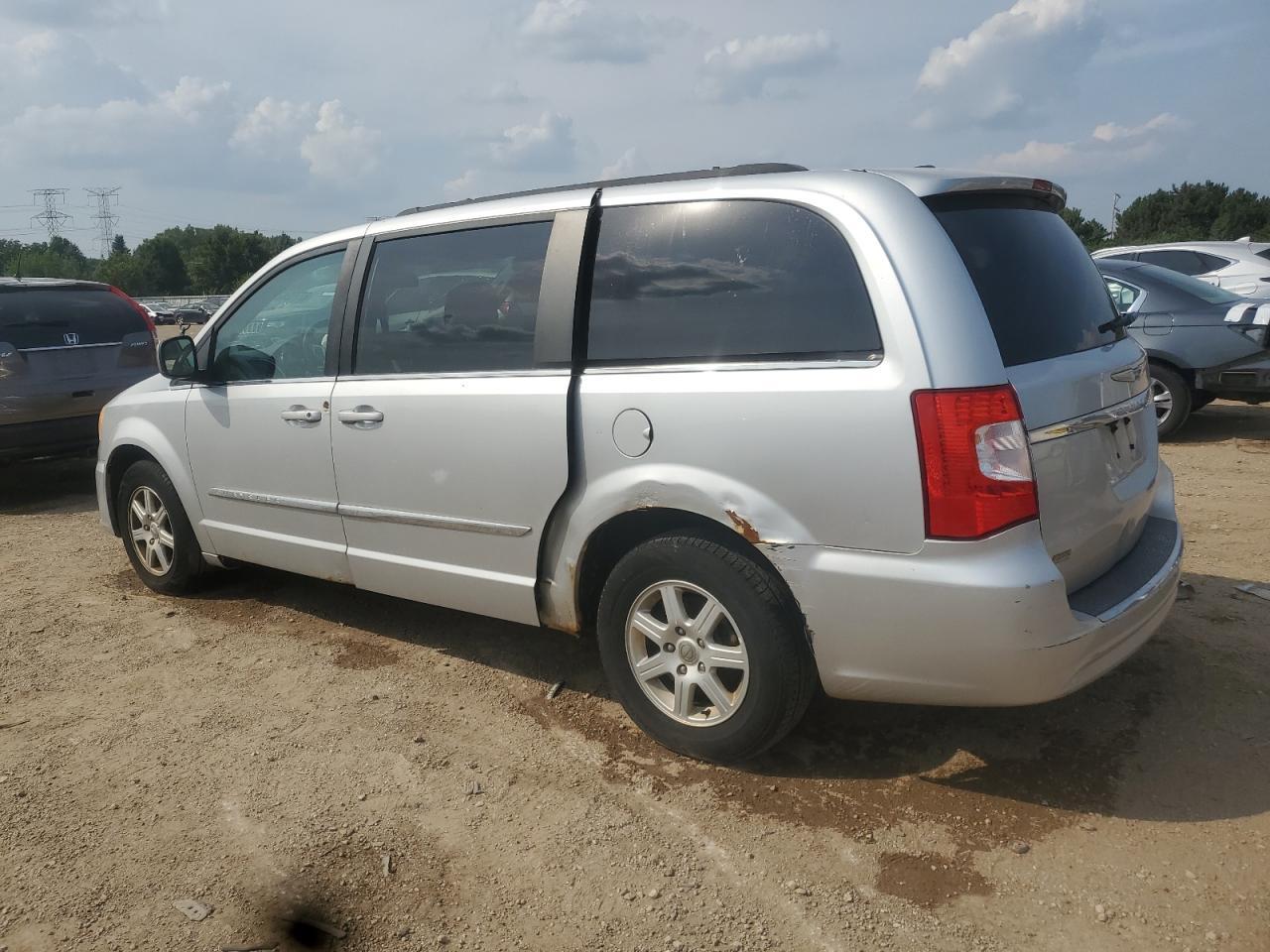 2012 Chrysler Town & Country Touring - Image 2