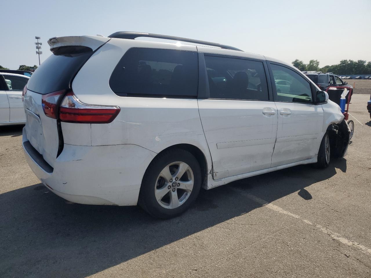 2019 Toyota Sienna Le - Фото 3