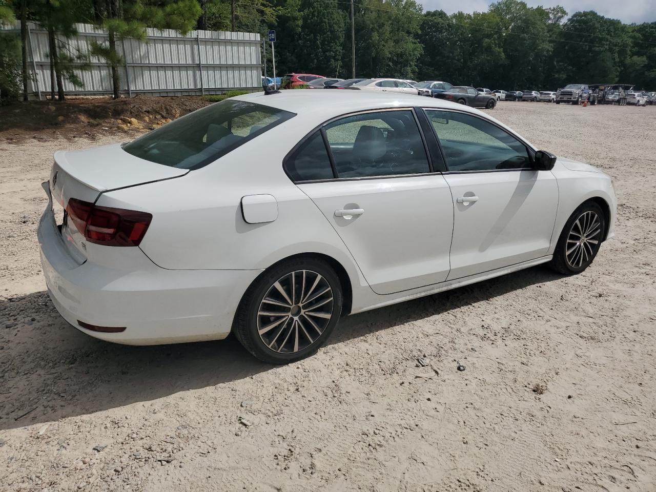 2016 Volkswagen Jetta Sport - Image 3