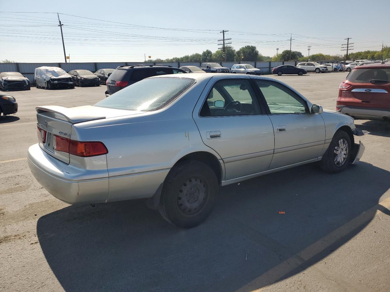 2000 Toyota Camry Ce - Фото 3