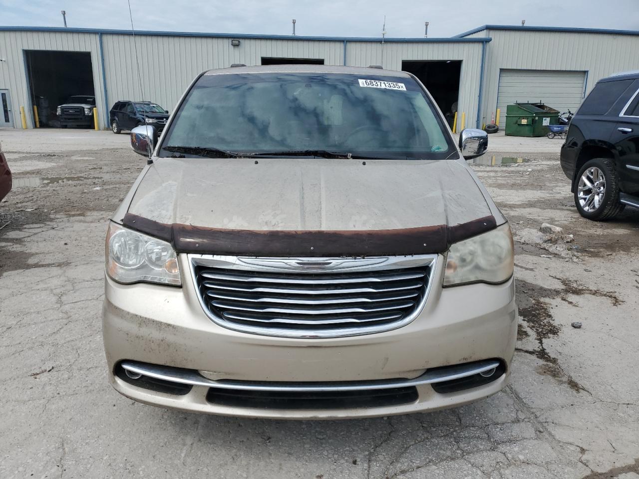 2013 Chrysler Town & Country Touring L - Image 5