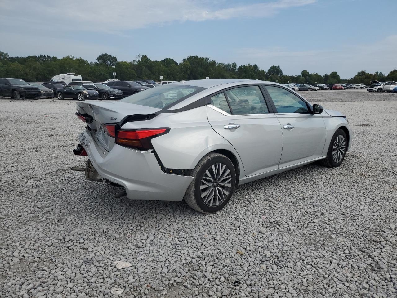 2024 Nissan Altima Sv - Image 3