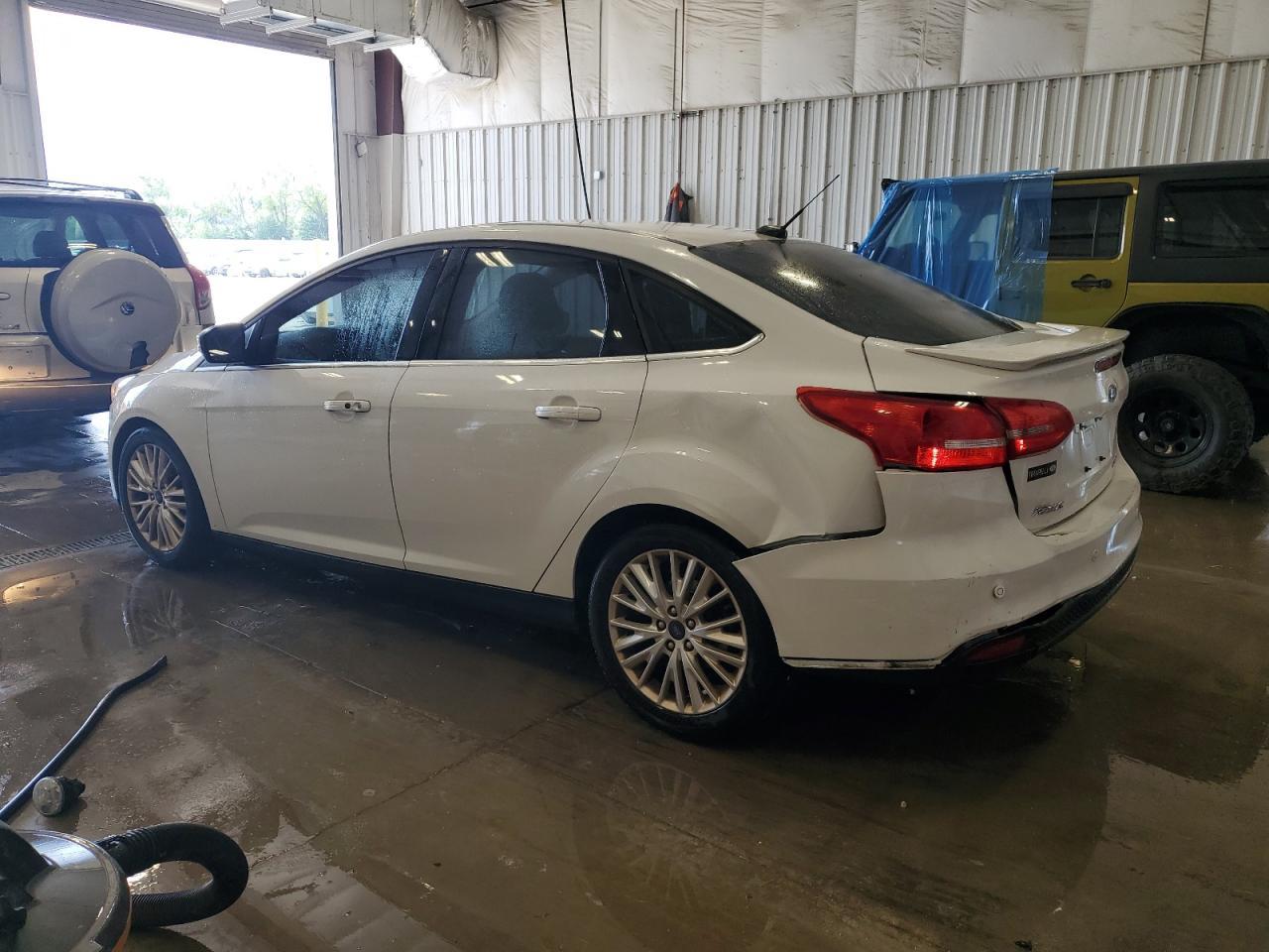 2017 Ford Focus Titanium - Фото 2