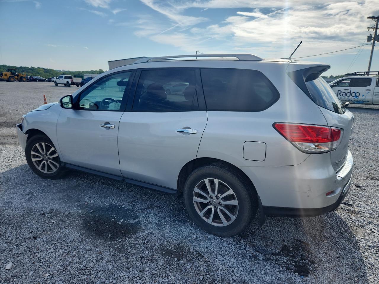 2016 Nissan Pathfinder S - Фото 2