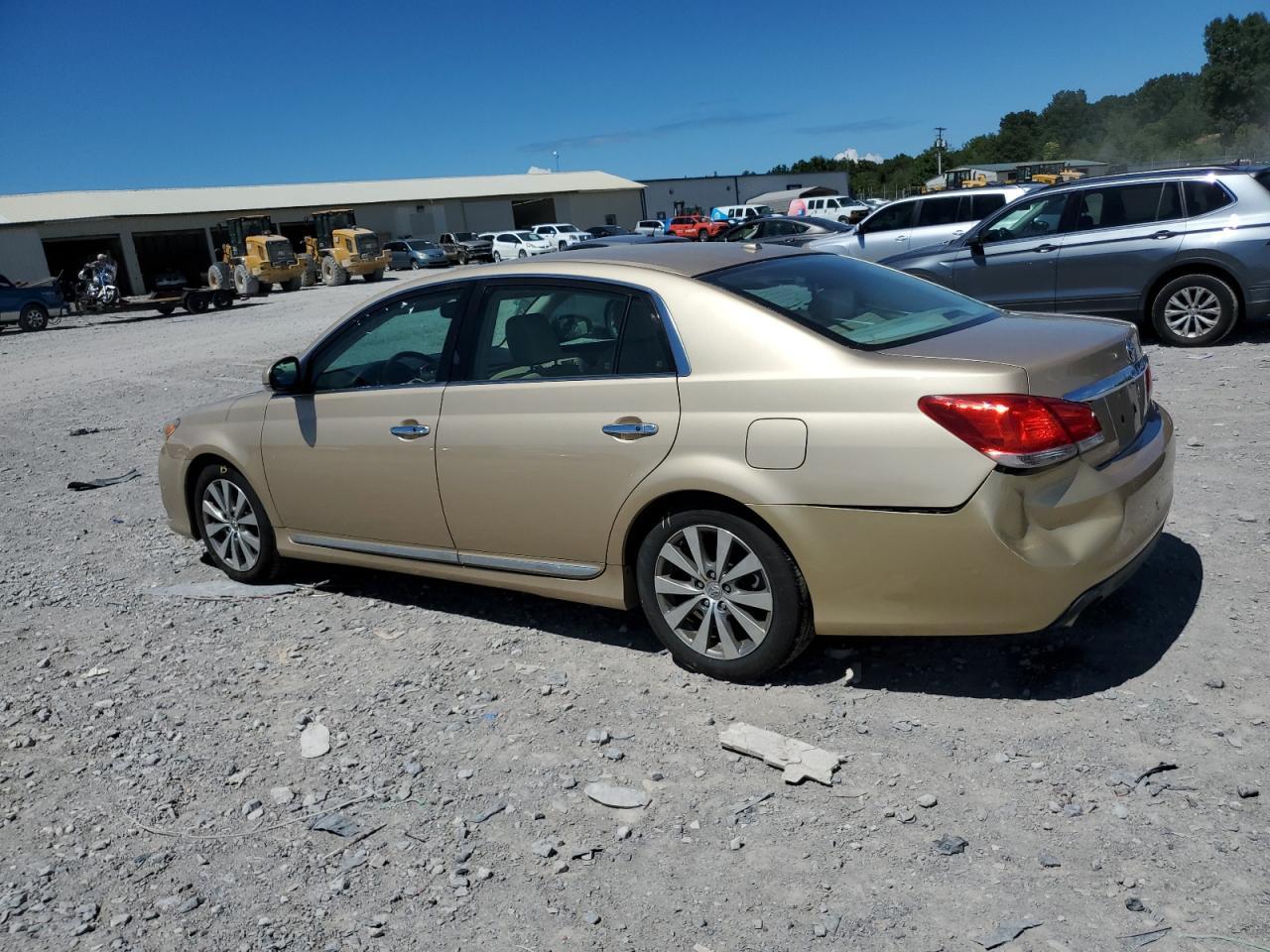 2011 Toyota Avalon Base - Фото 2