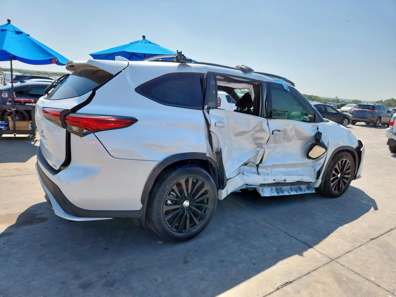 2023 Toyota Highlander L - Фото 3