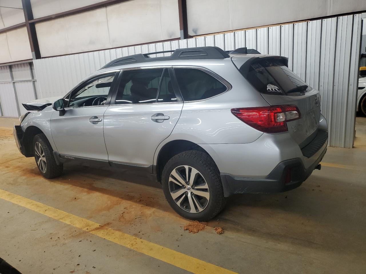 2018 Subaru Outback 3.6R Limited - Image 2