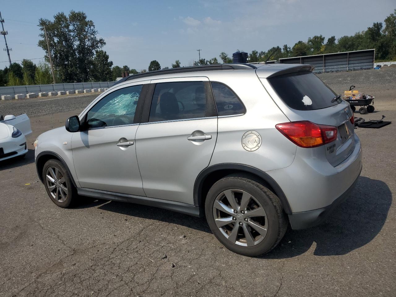 2013 Mitsubishi Outlander Sport Le - Фото 2