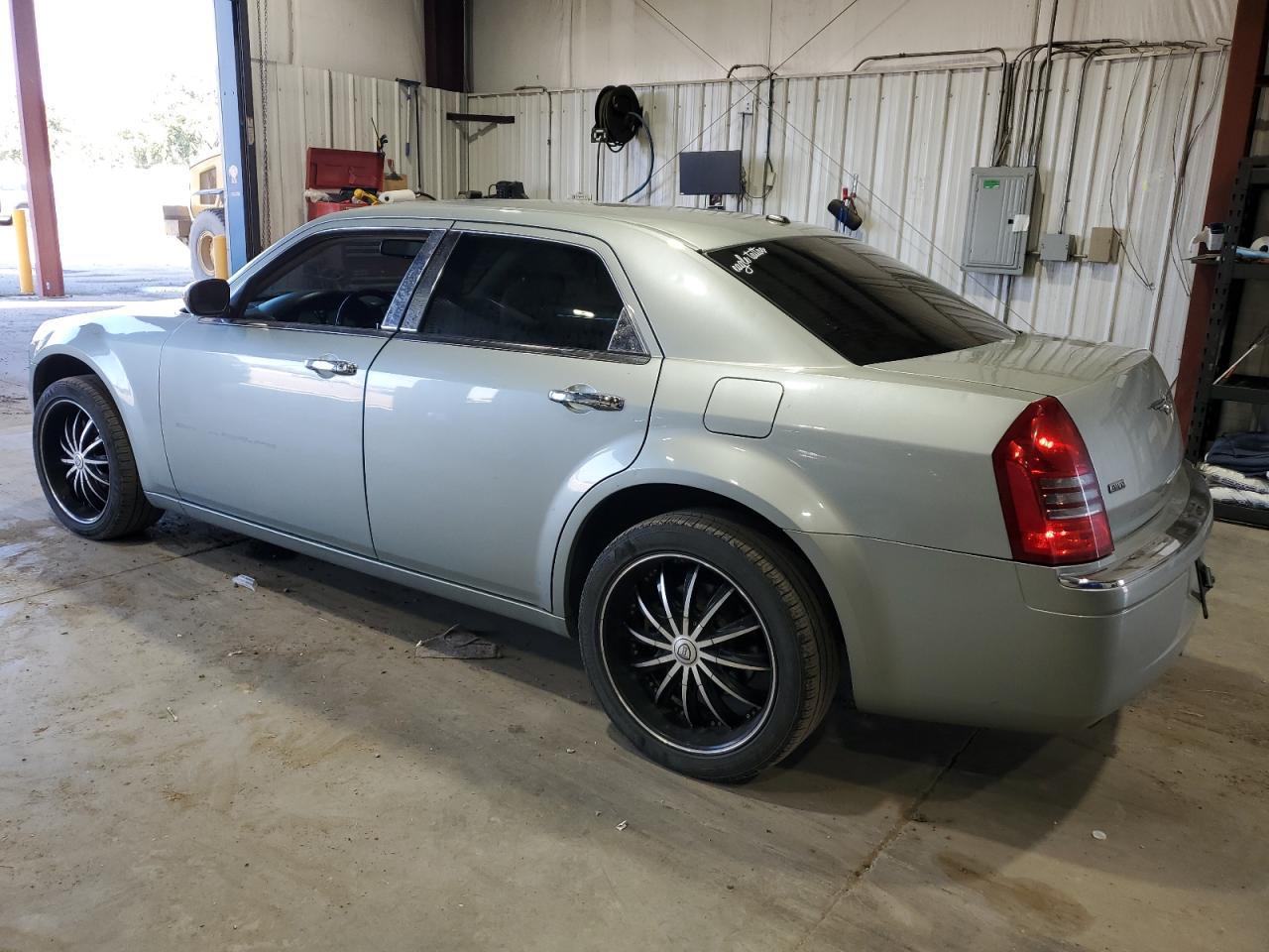 2006 Chrysler 300C - Image 2