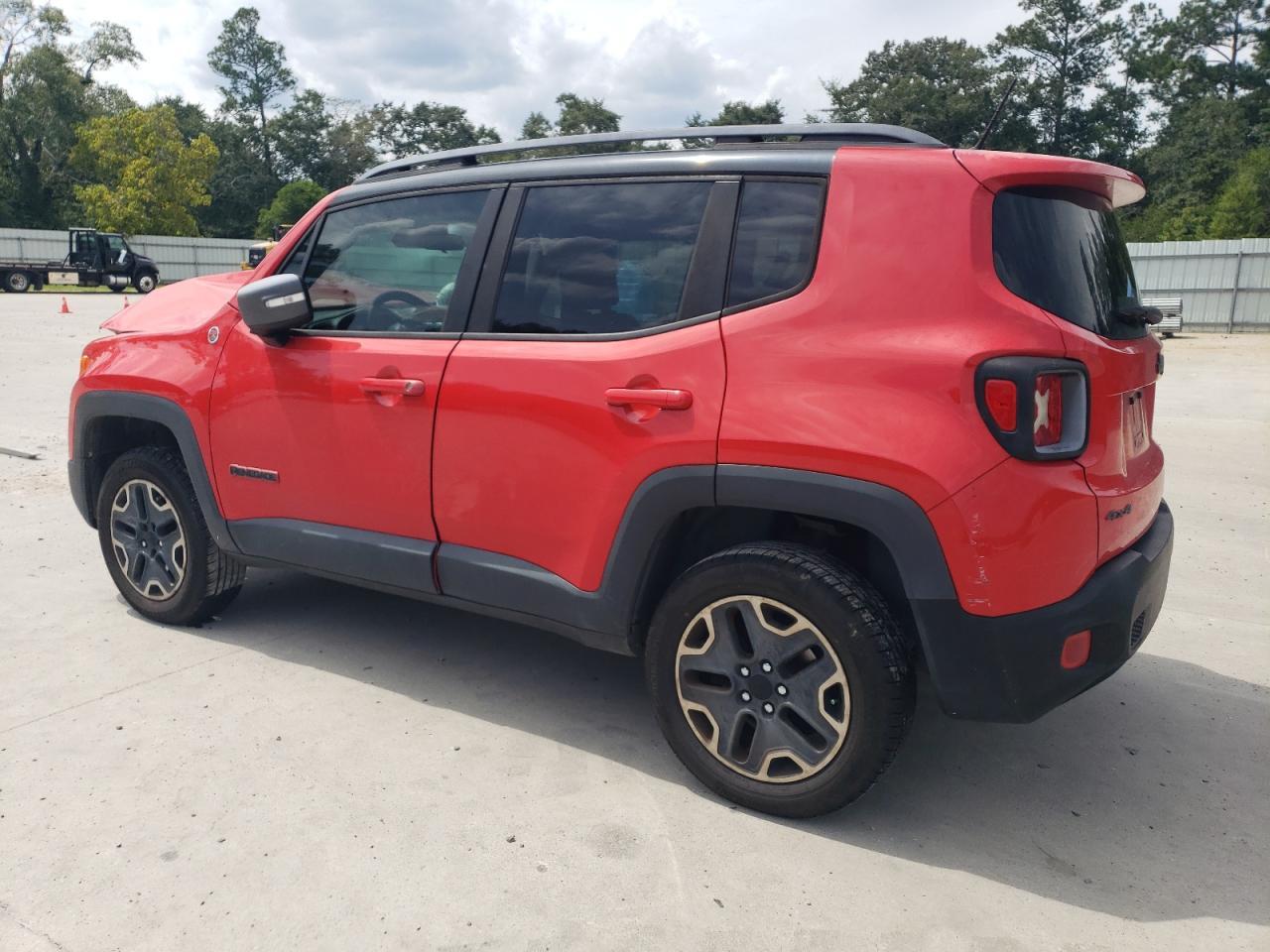 2015 Jeep Renegade Trailhawk - Image 2