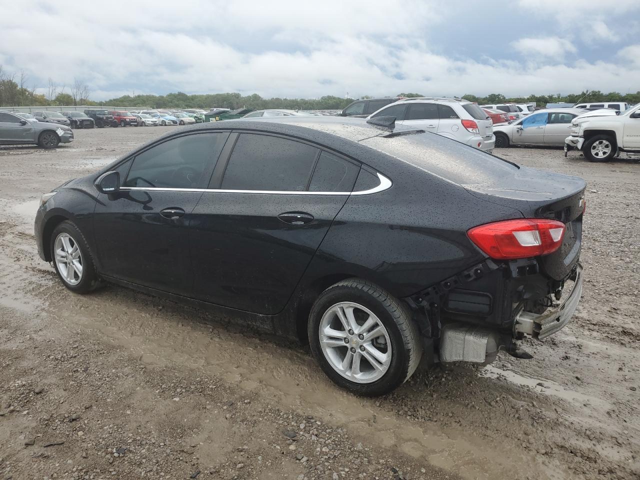 2017 Chevrolet Cruze Lt - Image 2