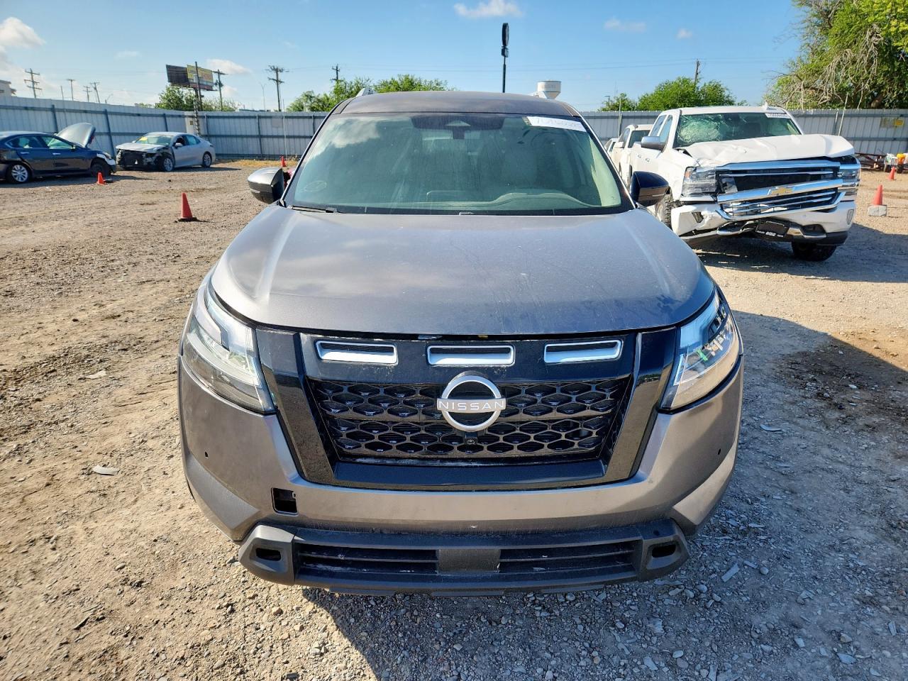 2023 Nissan Pathfinder Sl - Image 5