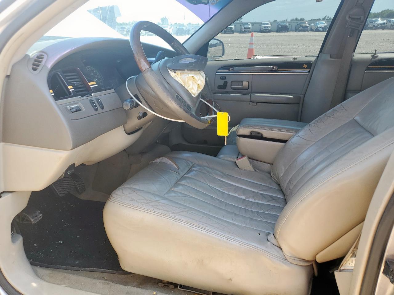 2003 Lincoln Town Car Signature - Фото 7