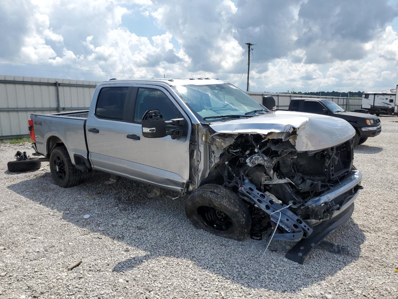 2023 Ford F250 Super Duty - Image 4